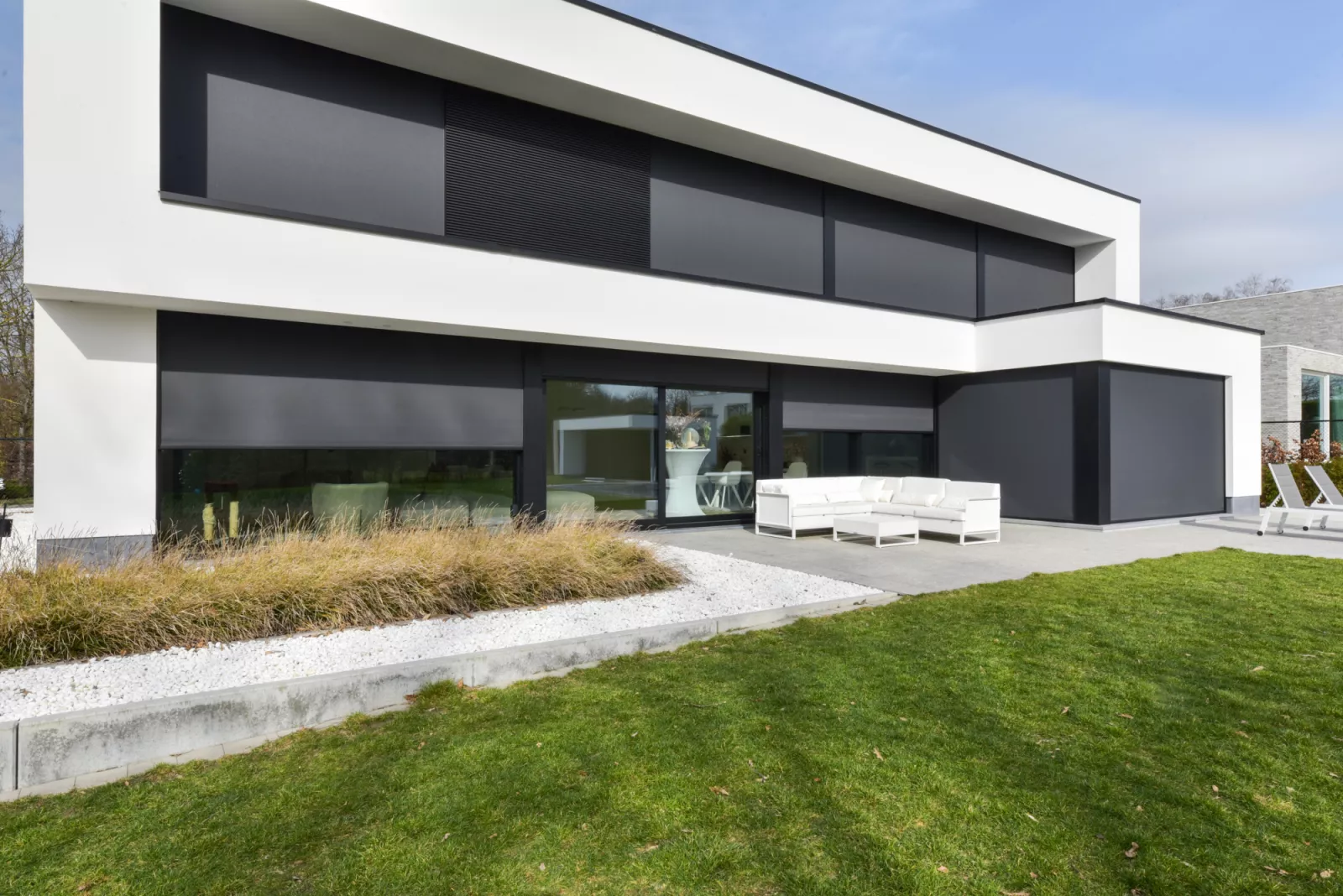 Moderne nieuwbouwwoning met neergelaten zipscreens